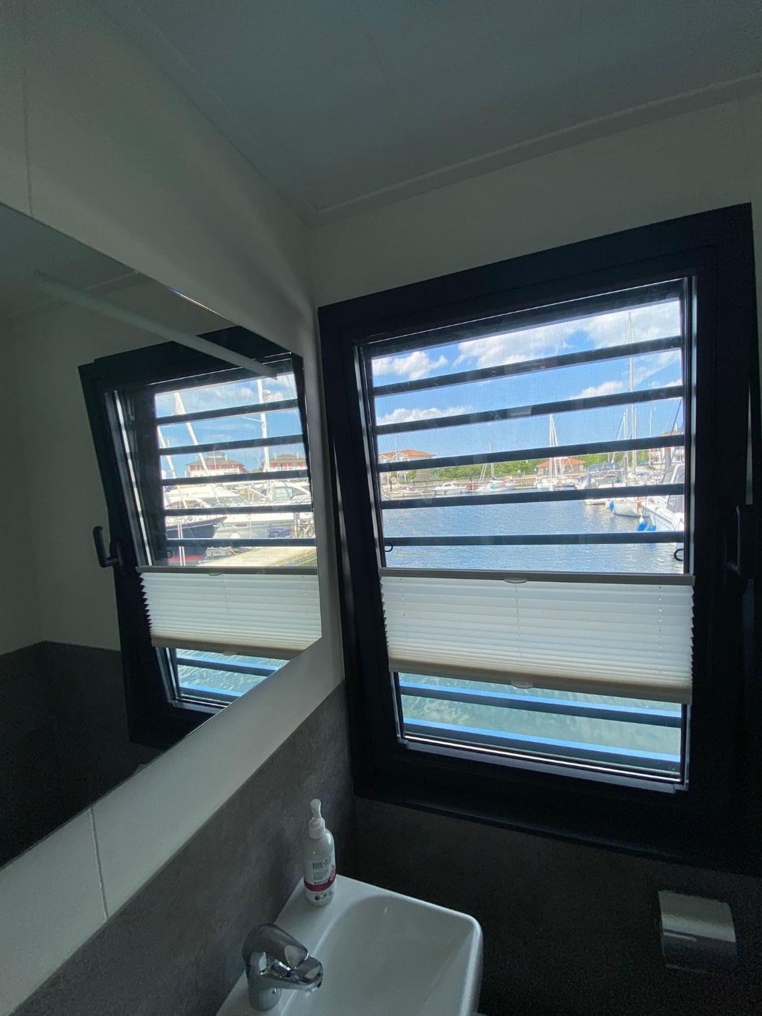 Urlaub auf dem Wasser mit einmaligen Ausblick - WELL Hausboote Boltenhagen 10 Exterior foto